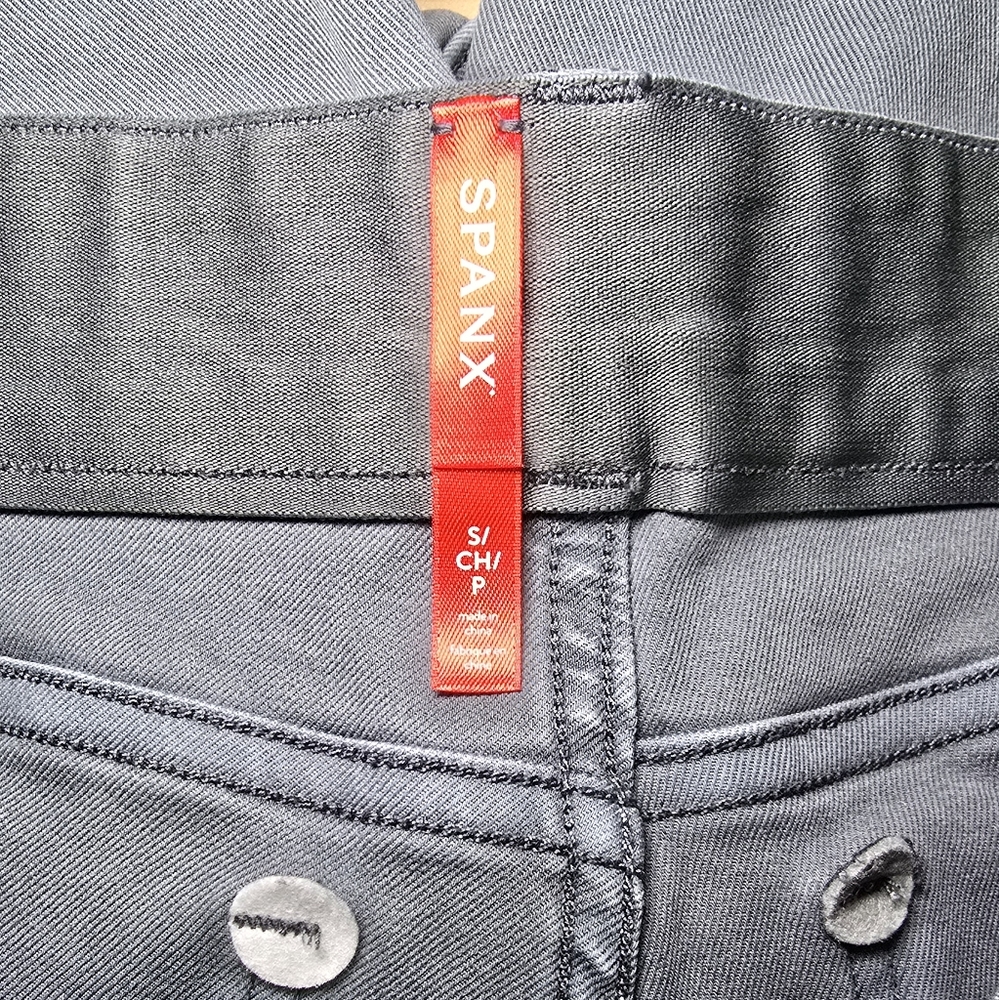 Spanx Twill Gray Shorys Size Small‎ - Picture 4 of 5